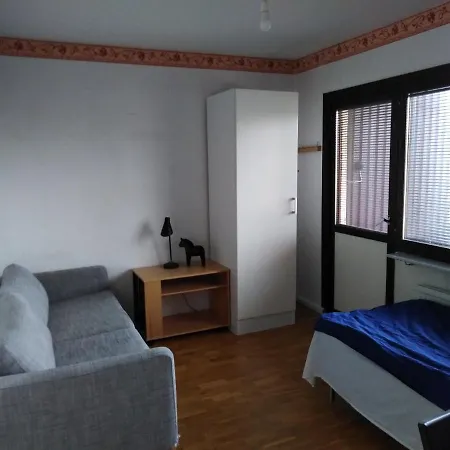 Large Room, Near Kista Galleria, Homestay