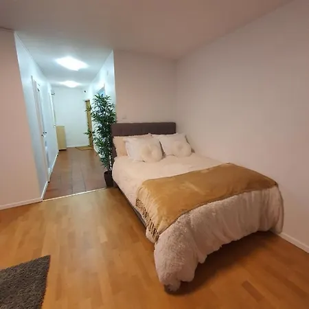 Apartment Close To The Subway. Beautiful And Cozy Apartment! *