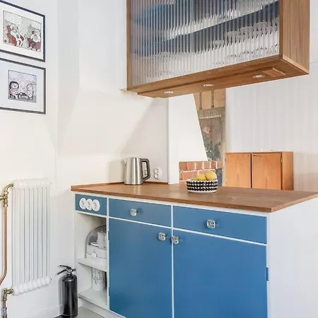 Retro Retreat With Modern Comforts Lejlighed Stockholm