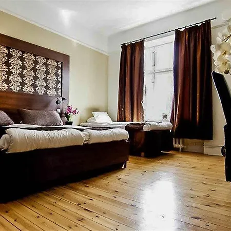 Queen's By First 3* Stockholm