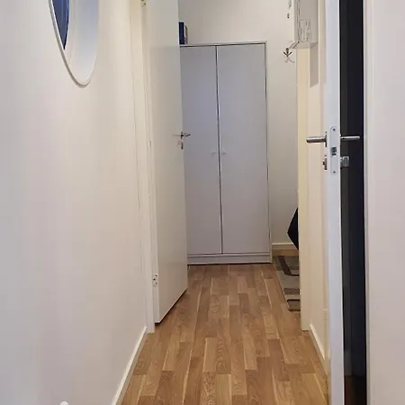 Apartment Smakfullt Attefallshus Med Stort Loft Naera Naturen *