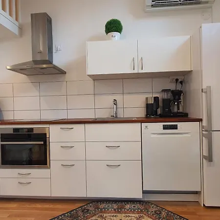 Smakfullt Attefallshus Med Stort Loft Naera Naturen *
