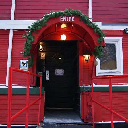 船屋 丹罗达巴腾酒店 2*