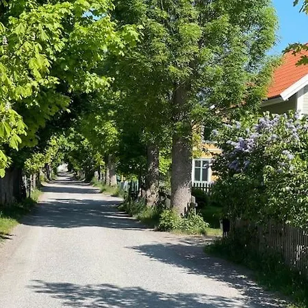 Mysig I Stavnaes By- Sommarhamn, Vaermdoe