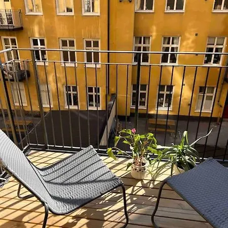 Modern Laegenhet Med Balkong Stockholm