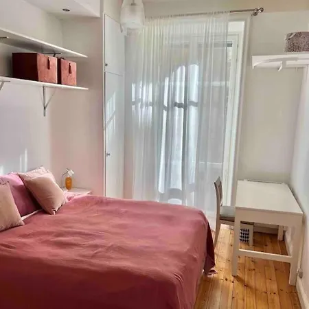 Apartment Modern Laegenhet Med Balkong