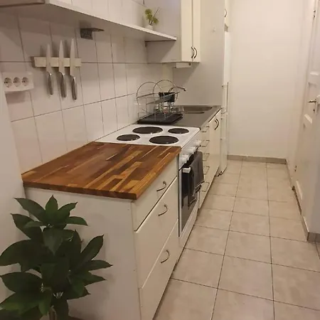 Beautiful Basement Apartment, Very Private And Close To The Metro * Stockholm