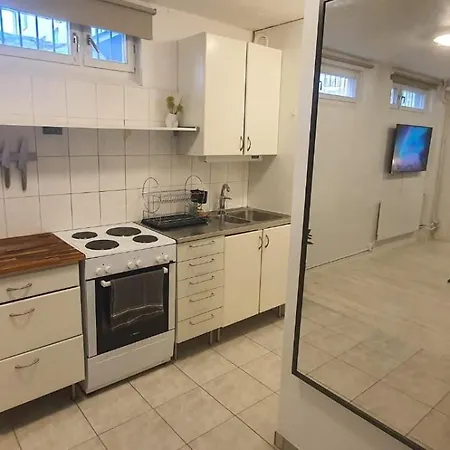 Beautiful Basement Apartment, Very Private And Close To The Metro Appartement *