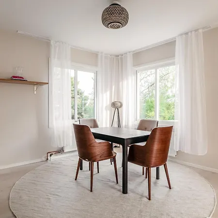 Modern 3br Close To *