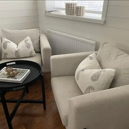 Mysig I Stavnaes By- Sommarhamn, Vaermdoe