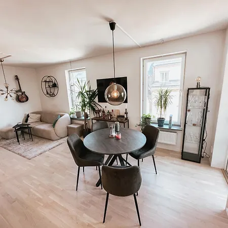 Modern, Centrally Located Apartment! Apartment *