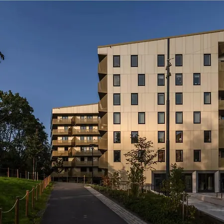 Modern, Centrally Located Apartment! Apartment *