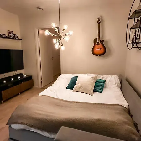 Modern, Centrally Located Apartment! *