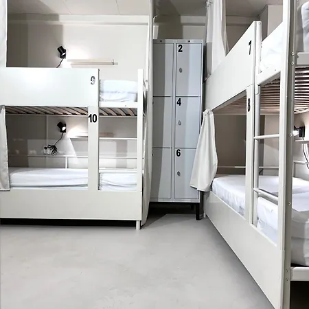 Hostel Nomad Gardet *