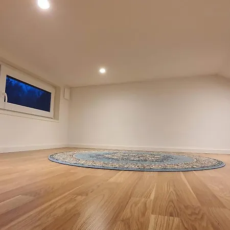 Apartment Smakfullt Attefallshus Med Stort Loft Naera Naturen