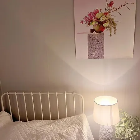 Cozy Shared For Female In Apartment Stockholm