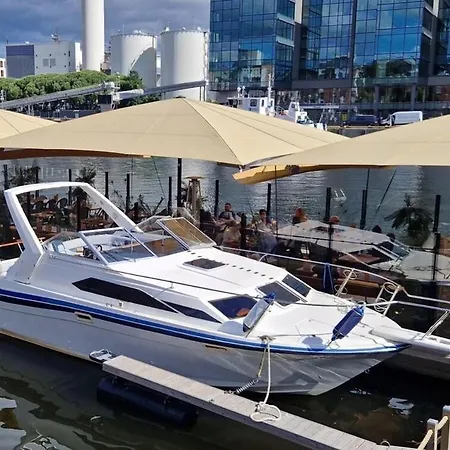 6 Coops American Big Boat Near The Subway Botel *