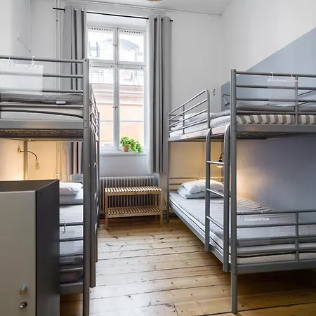 Castanea Old Town Hostel *