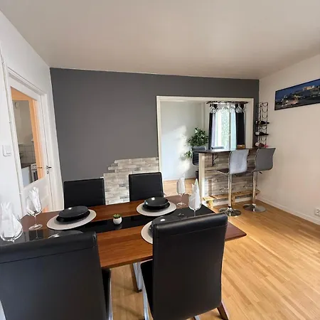 Spacious Near The Subway Appartement