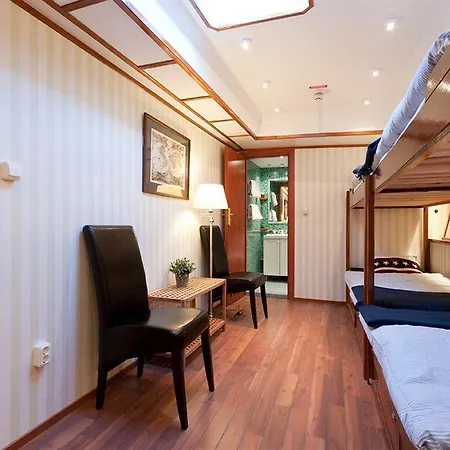 Botel M/s Monika