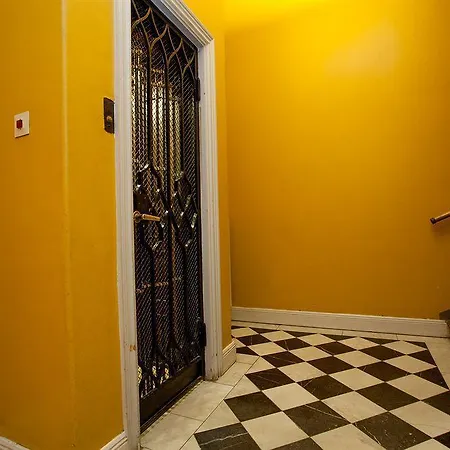 Apartdirect Sveavagen *