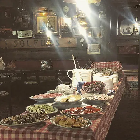 船屋 丹罗达巴腾酒店 2*